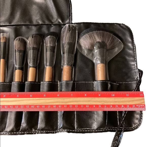 SOLD NEW 30 piece Makeup Brush Set in Carrying travel storage case - Picture 7 of 10
